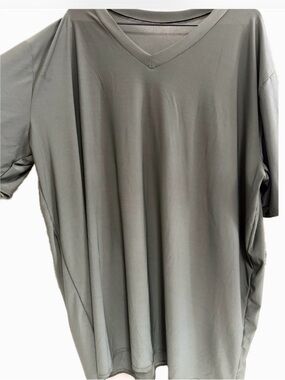 Weissman Men's V-Neck Short Sleeve Shirt in Olive